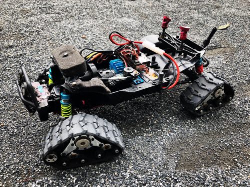 タミヤCC-01にキャタピラを装着して、爆走してみました。モーターは